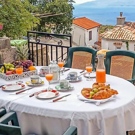 Holiday home In With House Sea View