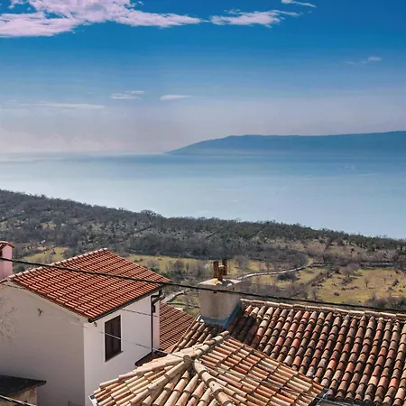 Three-bedroom In Casa vacanze *