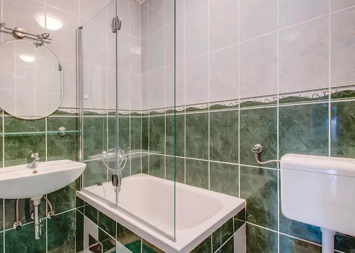 Three-bedroom In Dragozetici