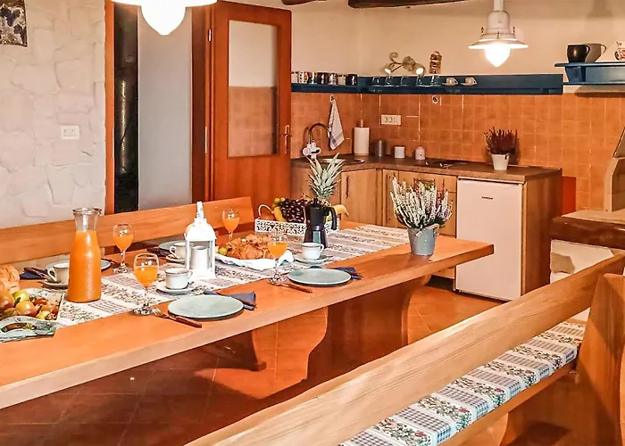Three-bedroom In * Dragozetici