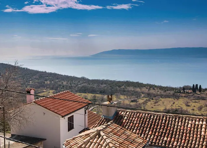 Three-bedroom In Hébergement de vacances *