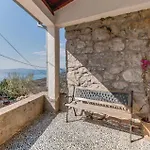Three-bedroom In Dragozetici
