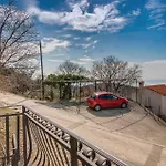Three-bedroom In Holiday home