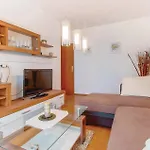 Three-bedroom In Holiday home