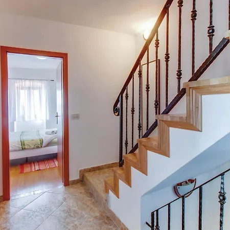 Three-bedroom In * Dragozetici