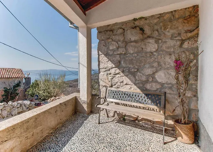 Three-bedroom In Dragozetici