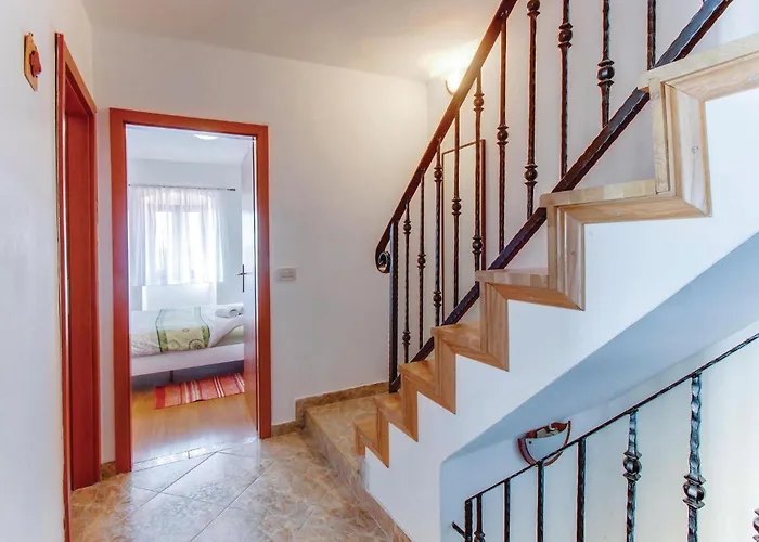 Three-bedroom In * Dragozetici