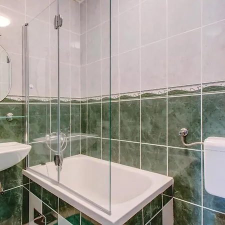 Three-bedroom In Dragozetici
