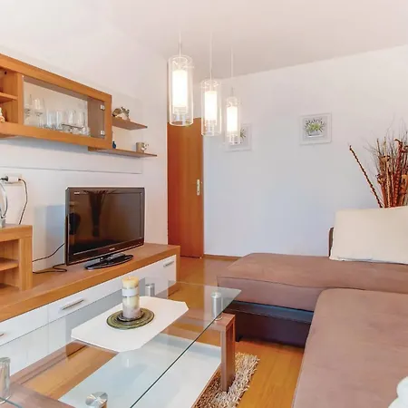 Three-bedroom In Ferienhaus
