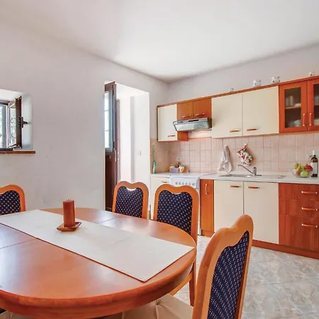 Three-bedroom In * Dragozetici