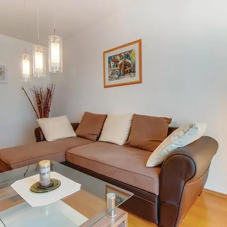Three-bedroom In Ferienhaus Dragozetici